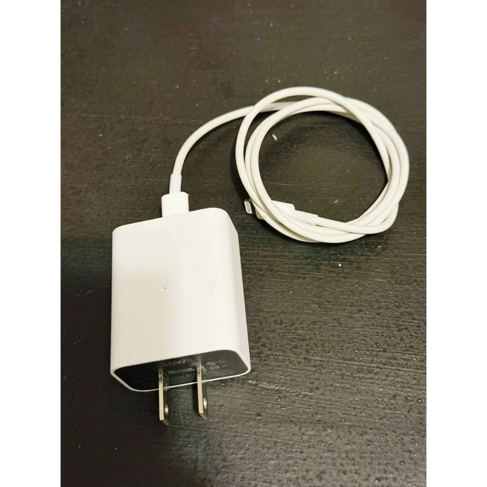 Apple Lightning Connector Charger and Earbuds Bundle